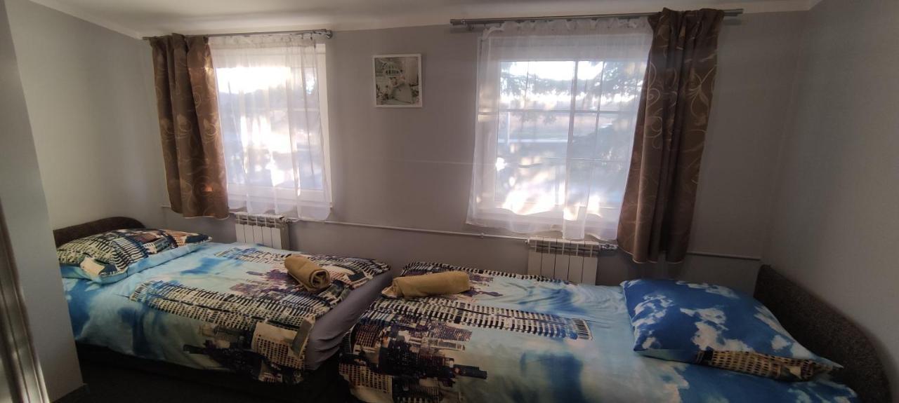 Zajazd Pod Lwem Trzebnica Exterior foto