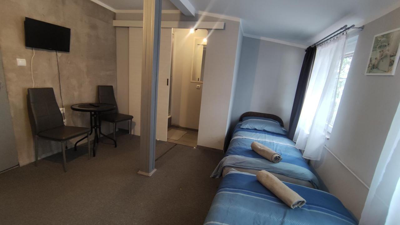 Zajazd Pod Lwem Trzebnica Exterior foto