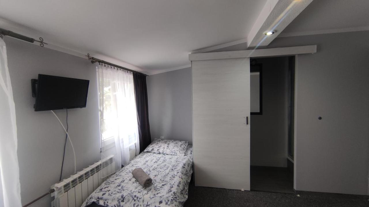 Zajazd Pod Lwem Trzebnica Exterior foto