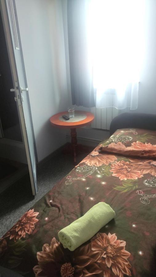 Zajazd Pod Lwem Trzebnica Exterior foto