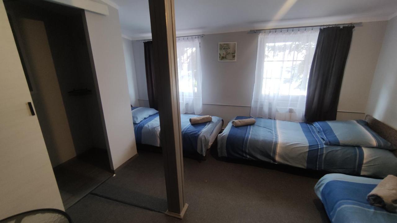 Zajazd Pod Lwem Trzebnica Exterior foto