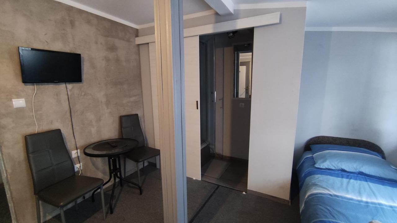 Zajazd Pod Lwem Trzebnica Exterior foto