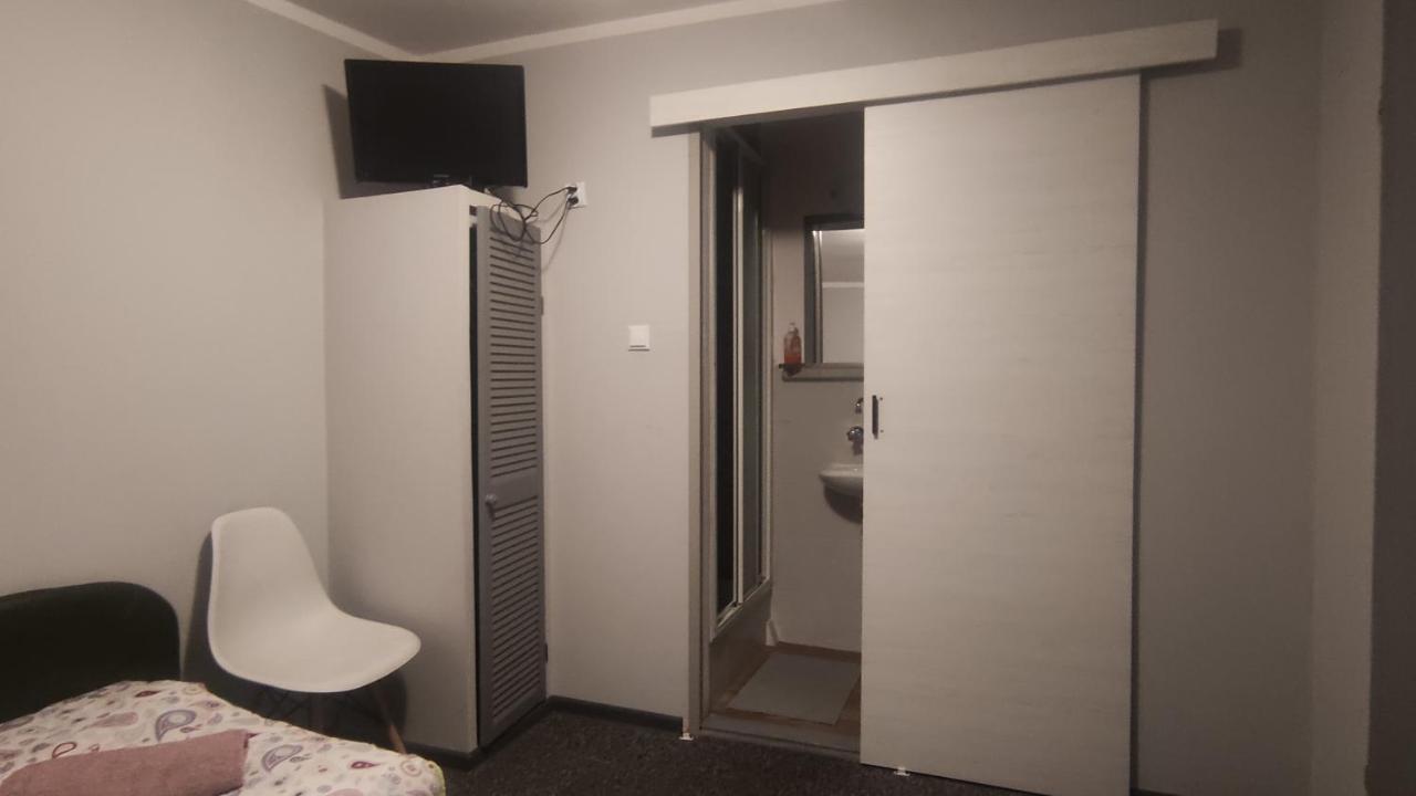 Zajazd Pod Lwem Trzebnica Exterior foto