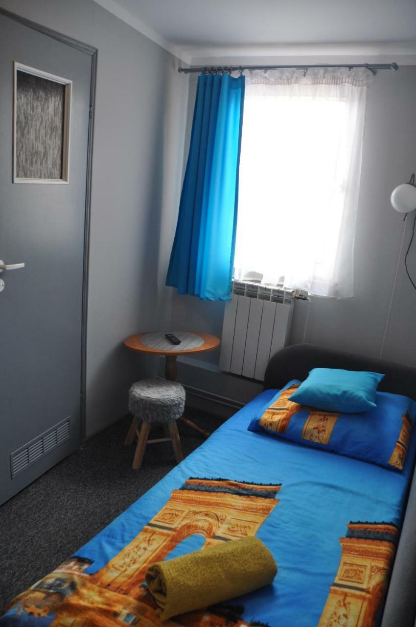 Zajazd Pod Lwem Trzebnica Exterior foto