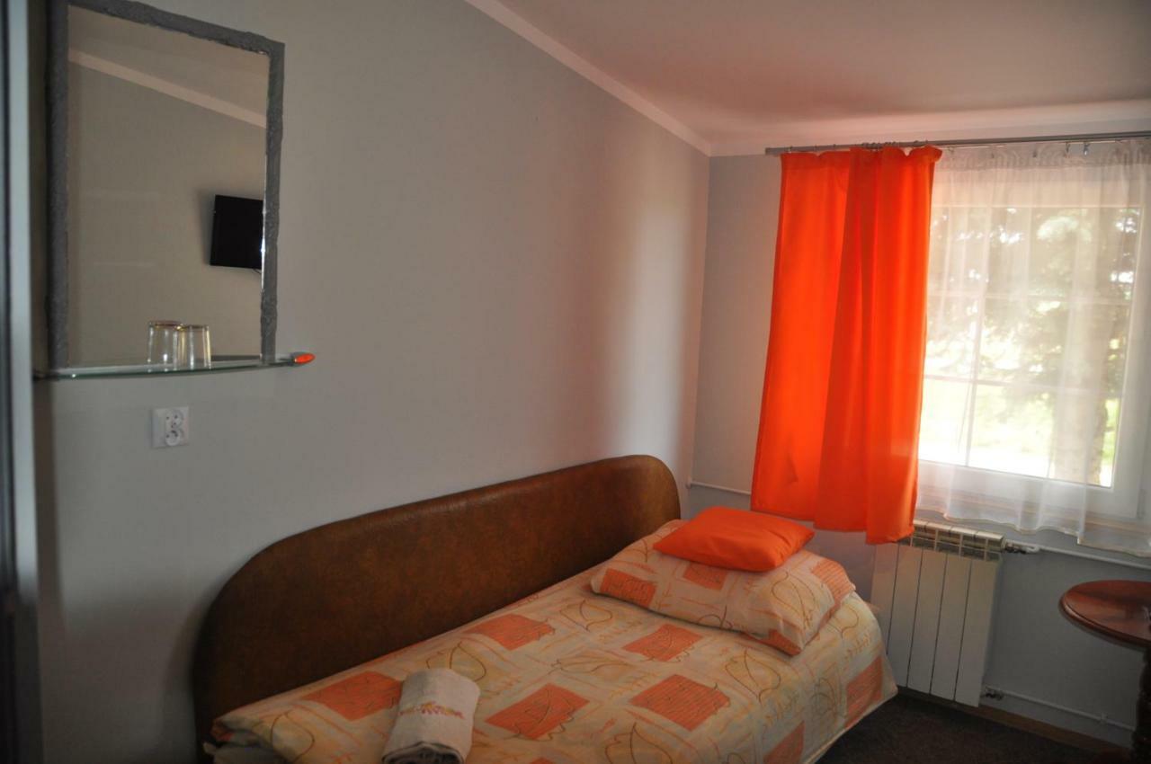 Zajazd Pod Lwem Trzebnica Exterior foto