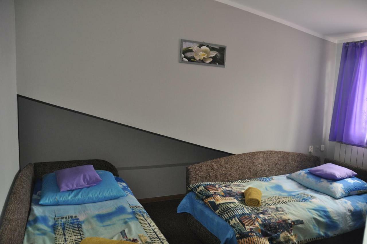 Zajazd Pod Lwem Trzebnica Exterior foto