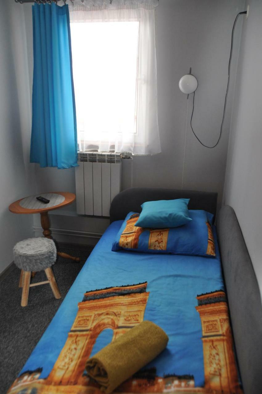 Zajazd Pod Lwem Trzebnica Exterior foto